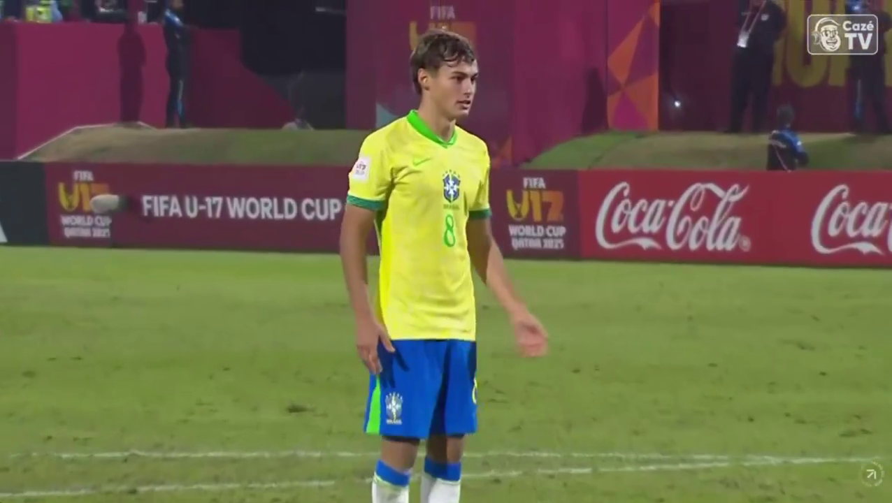 Парагвайскому голкиперу прилетела карма за понты перед пенальти от сборной Бразилии. Видео собрало 1.7 млн просмотров за сутки