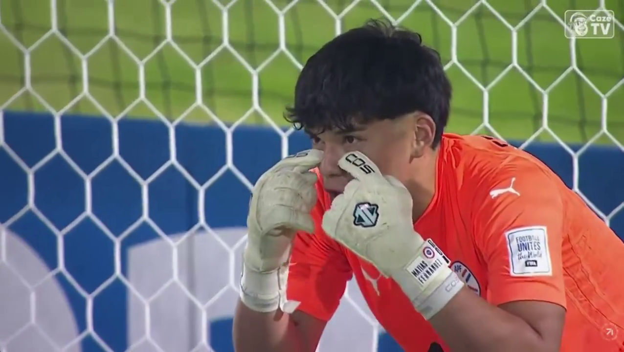 Парагвайскому голкиперу прилетела карма за понты перед пенальти от сборной Бразилии. Видео собрало 1.7 млн просмотров за сутки