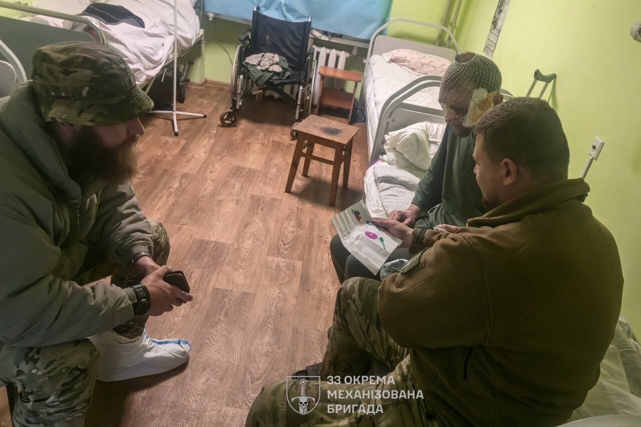 Зашли и вышли вместе: бойцы, которые более четырех месяцев отражали атаки россиян, вернулись на стабпункт. Фото