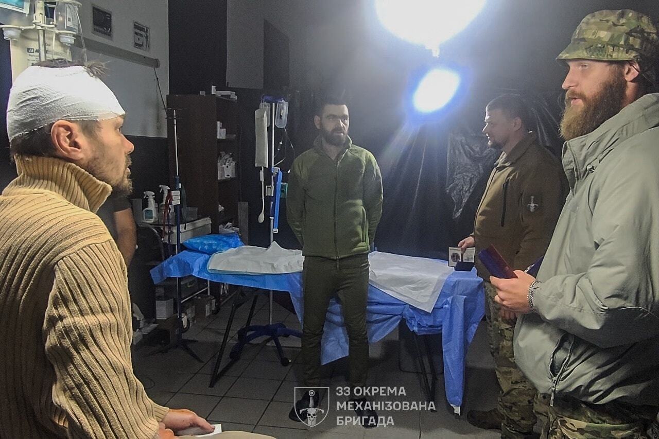 Зашли и вышли вместе: бойцы, которые более четырех месяцев отражали атаки россиян, вернулись на стабпункт. Фото