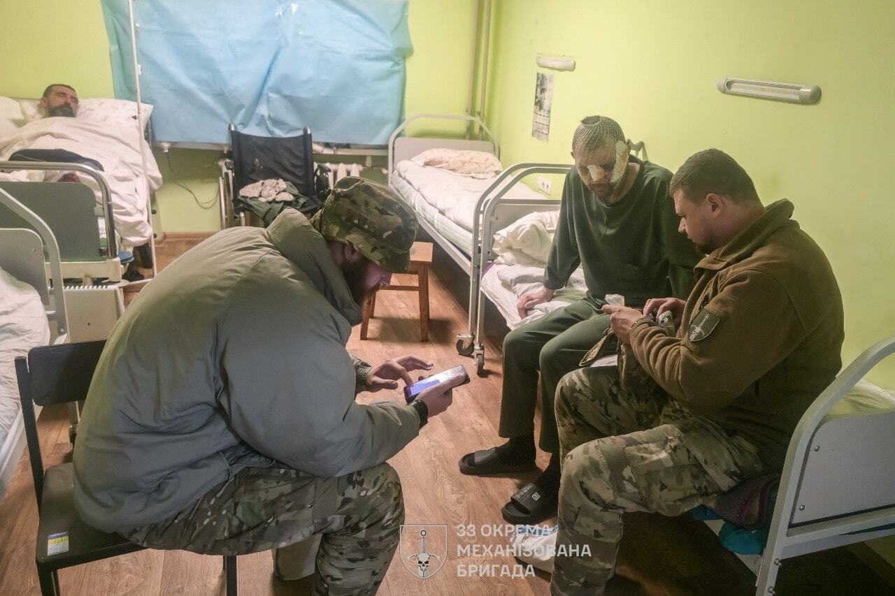 Зашли и вышли вместе: бойцы, которые более четырех месяцев отражали атаки россиян, вернулись на стабпункт. Фото