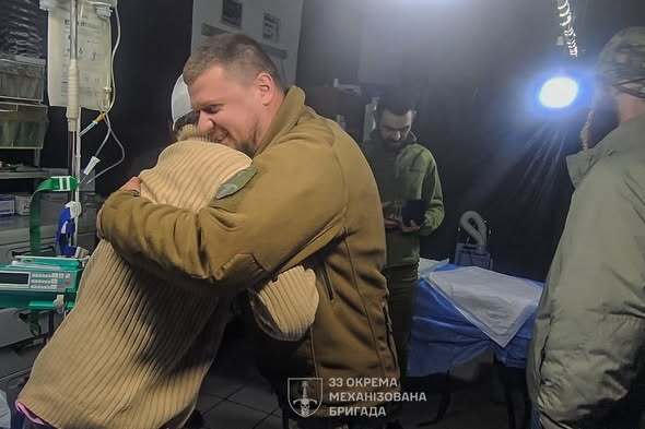 Зашли и вышли вместе: бойцы, которые более четырех месяцев отражали атаки россиян, вернулись на стабпункт. Фото