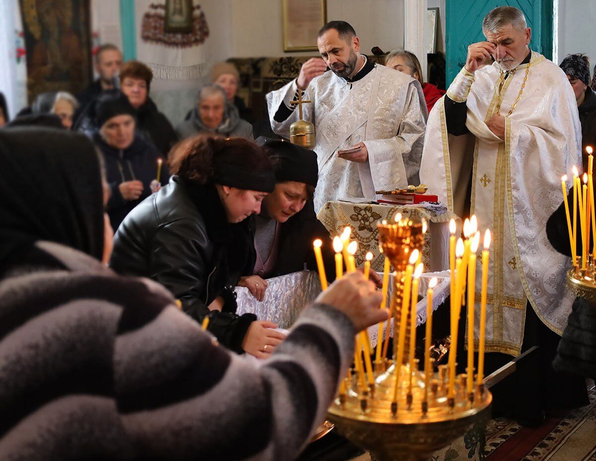 Был настоящим патриотом: на Житомирщине попрощались с погибшим на фронте полицейским Дмитрием Палием. Фото