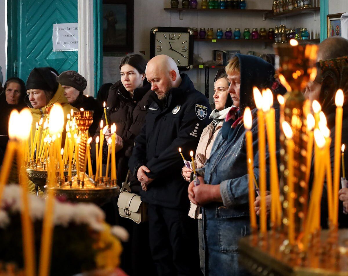 Был настоящим патриотом: на Житомирщине попрощались с погибшим на фронте полицейским Дмитрием Палием. Фото