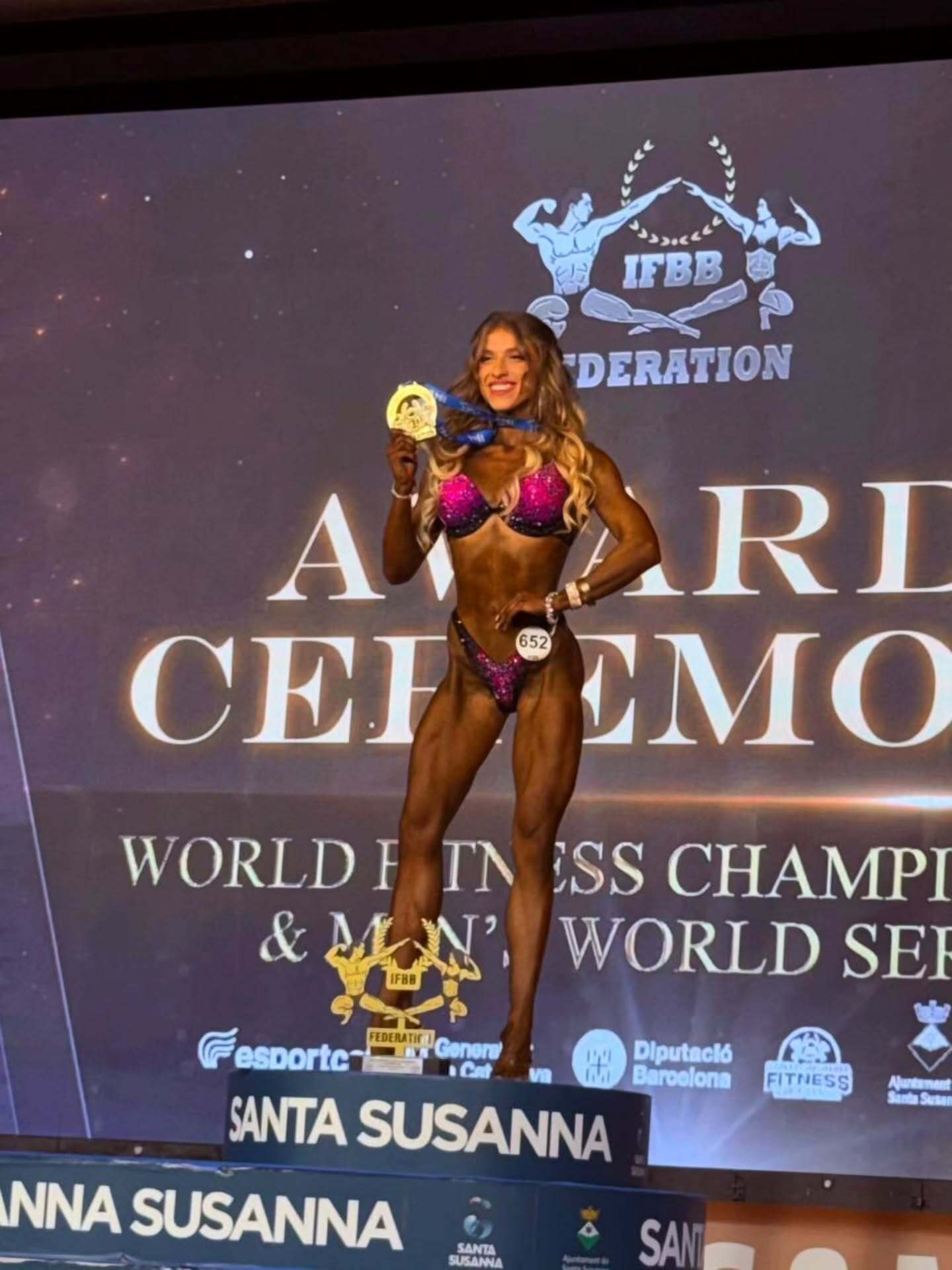 Украинские красавицы выиграли чемпионат мира по бодибилдингу и фитнесу в Испании. Фото