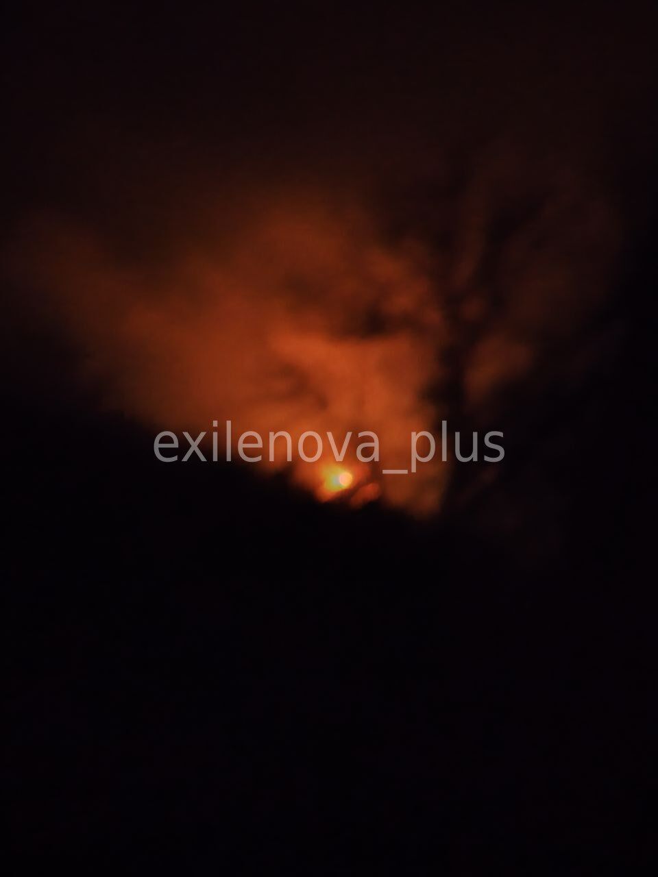 В Донецке взорвалась подстанция: город обесточен, зато пожар видно издалека. Фото и видео