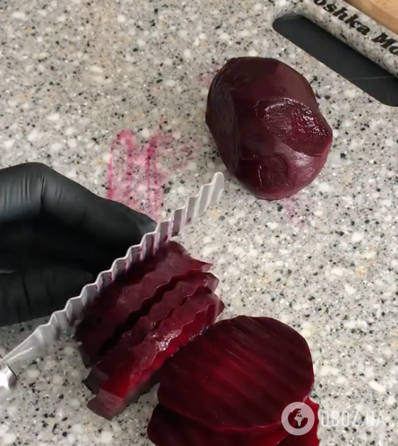 Корисний і смачний салат із буряка та оселедця на кожен день: ділимося рецептом