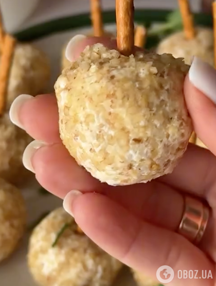 Закуска із сиру та горіхів для новорічного столу: готується 5 хвилин