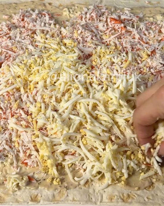 Рулет із лаваша зі смачною начинкою: рецепт закуски для новорічного столу