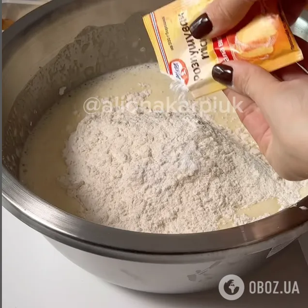 Пишна яблучна "Шарлотка" по-новому: ділимося простим рецептом