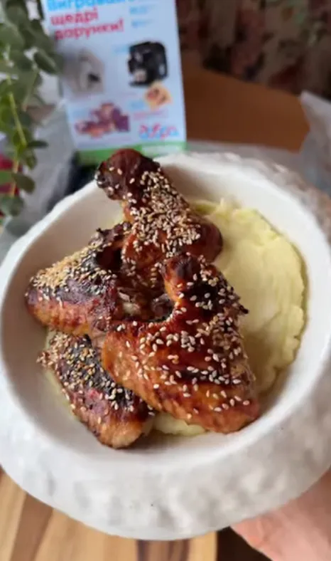 Как приготовить хрустящие куриные крылья с карамельной корочкой: делимся простым рецептом