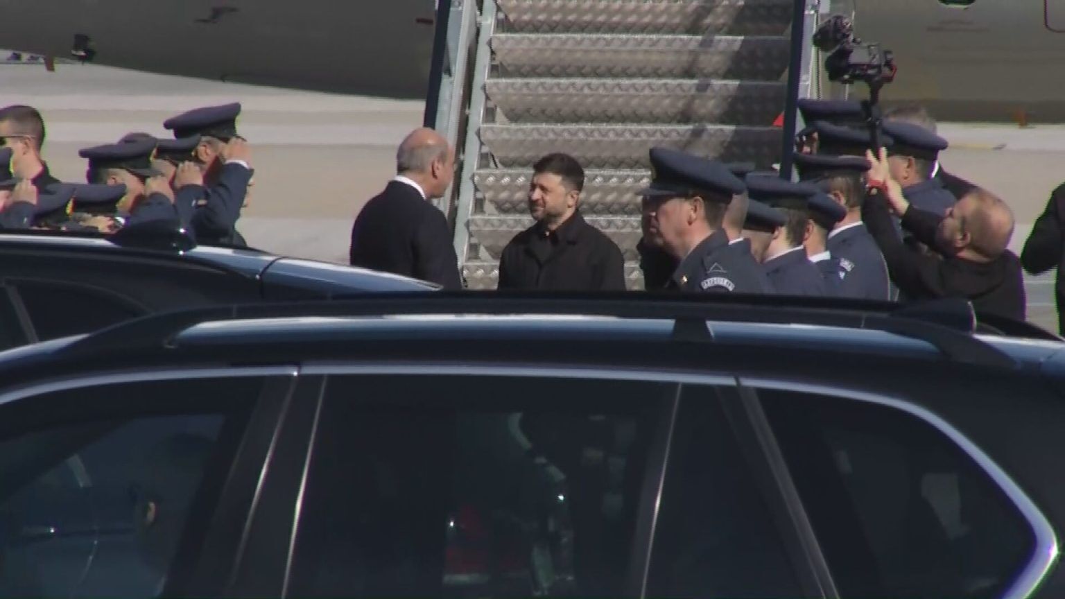 Зеленский прибыл с официальным визитом в Афины: что известно о цели. Фото и видео