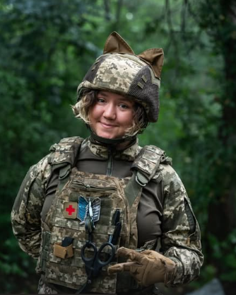 Мечтала поднять украинский театр: 25-летняя боевой медик "Пандора" умерла после тяжелого ранения