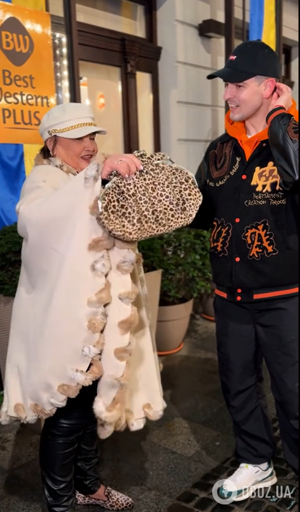 "Набагато молодша за свій вік!" 69-річна професорка в пончо за 2500 грн і з сумкою леопарда вразила мережу