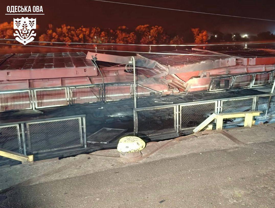 Оккупанты атаковали энергетическую и портовую инфраструктуру Одесской области: произошли пожары, пострадал человек. Фото