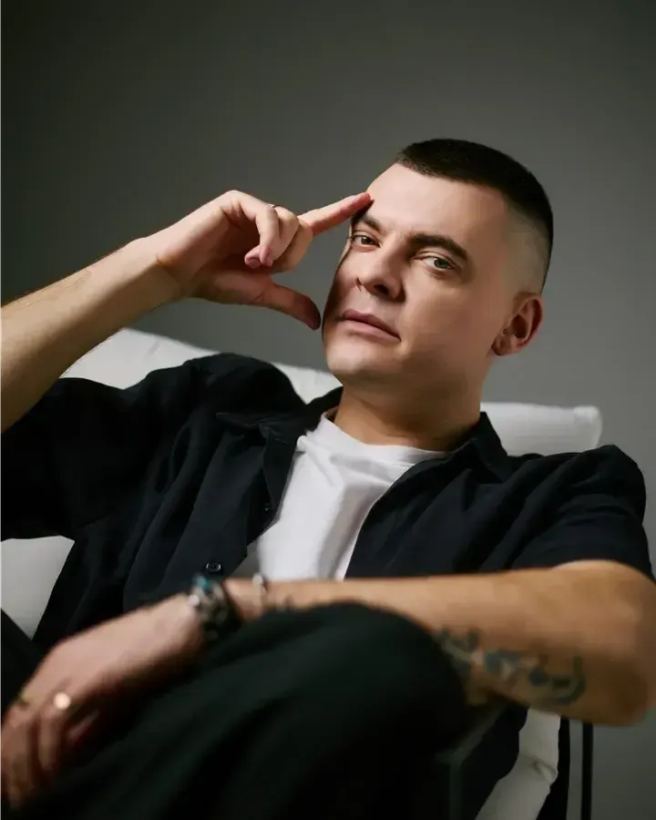 Артист продолжал петь, пока женщины дрались под сценой: концерт в Борисполе обернулся "пьяным мордобоем" на глазах у детей