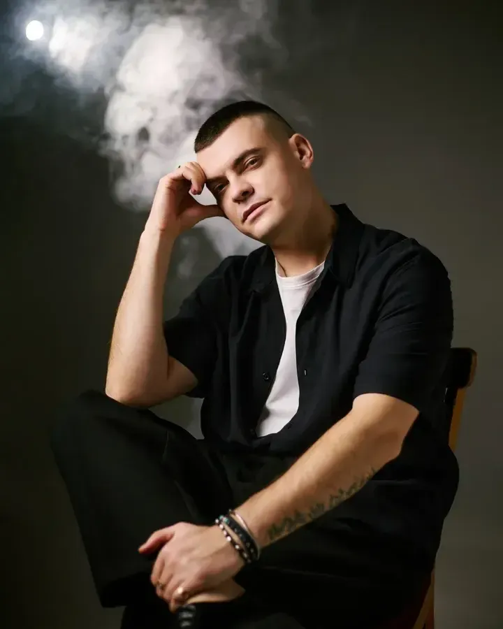 Артист продолжал петь, пока женщины дрались под сценой: концерт в Борисполе обернулся "пьяным мордобоем" на глазах у детей