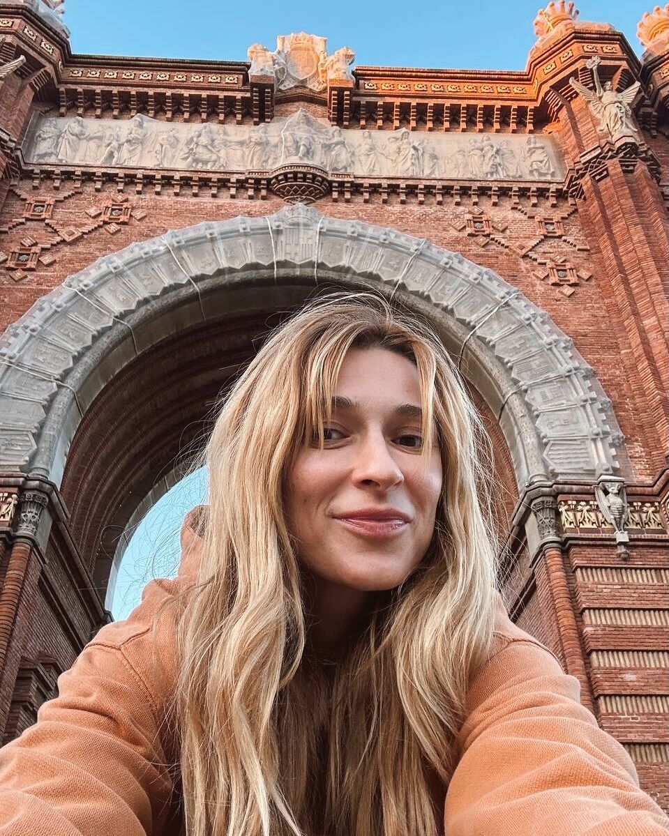 Куда звезды едут выступать на Новый год: названо самое популярное направление для элитных корпоративов в 2025 году