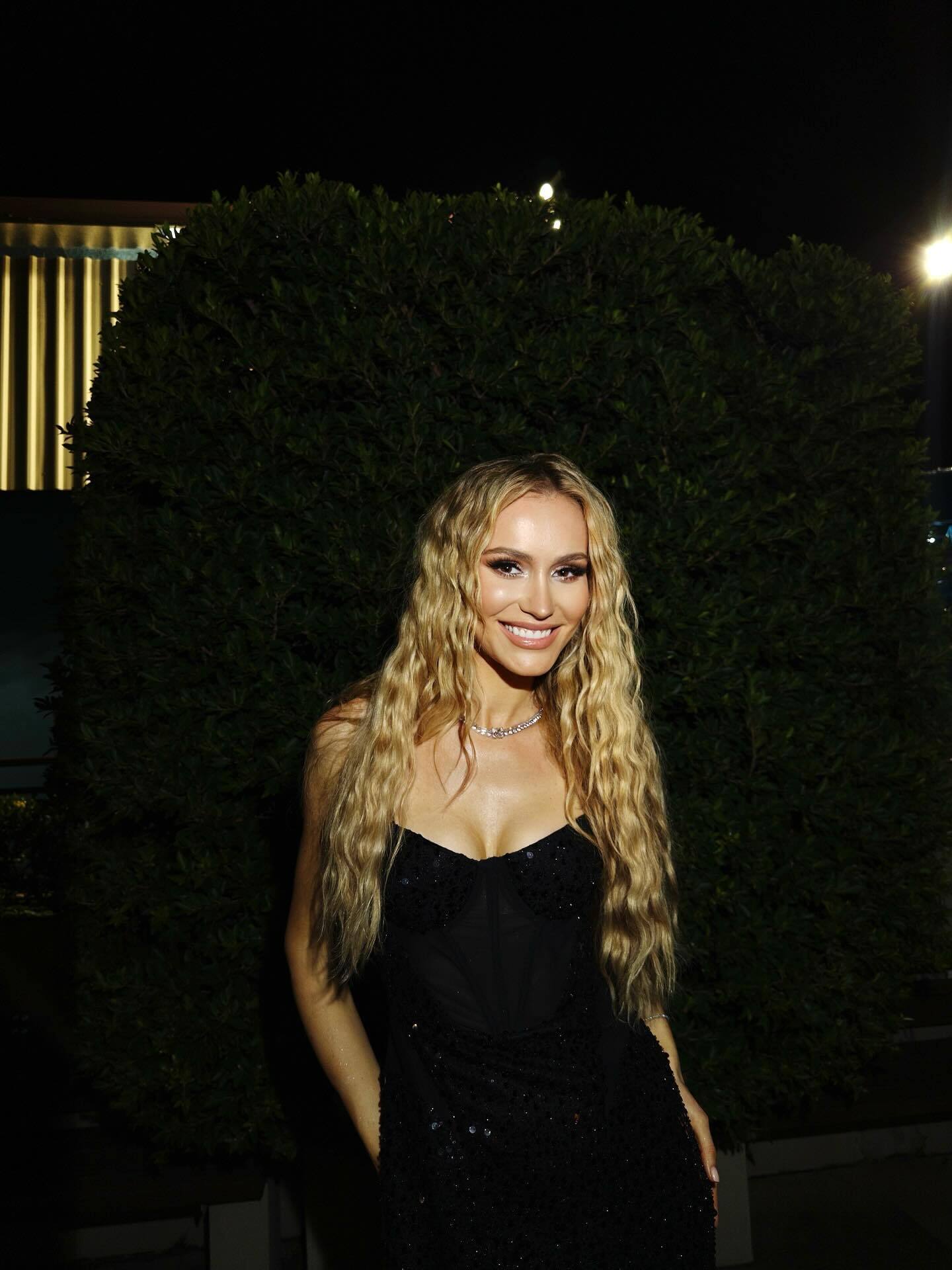 Яке місце Україна посяде на "Міс Всесвіт 2025": прогнози букмекерів після фото в купальниках і вечірніх сукнях