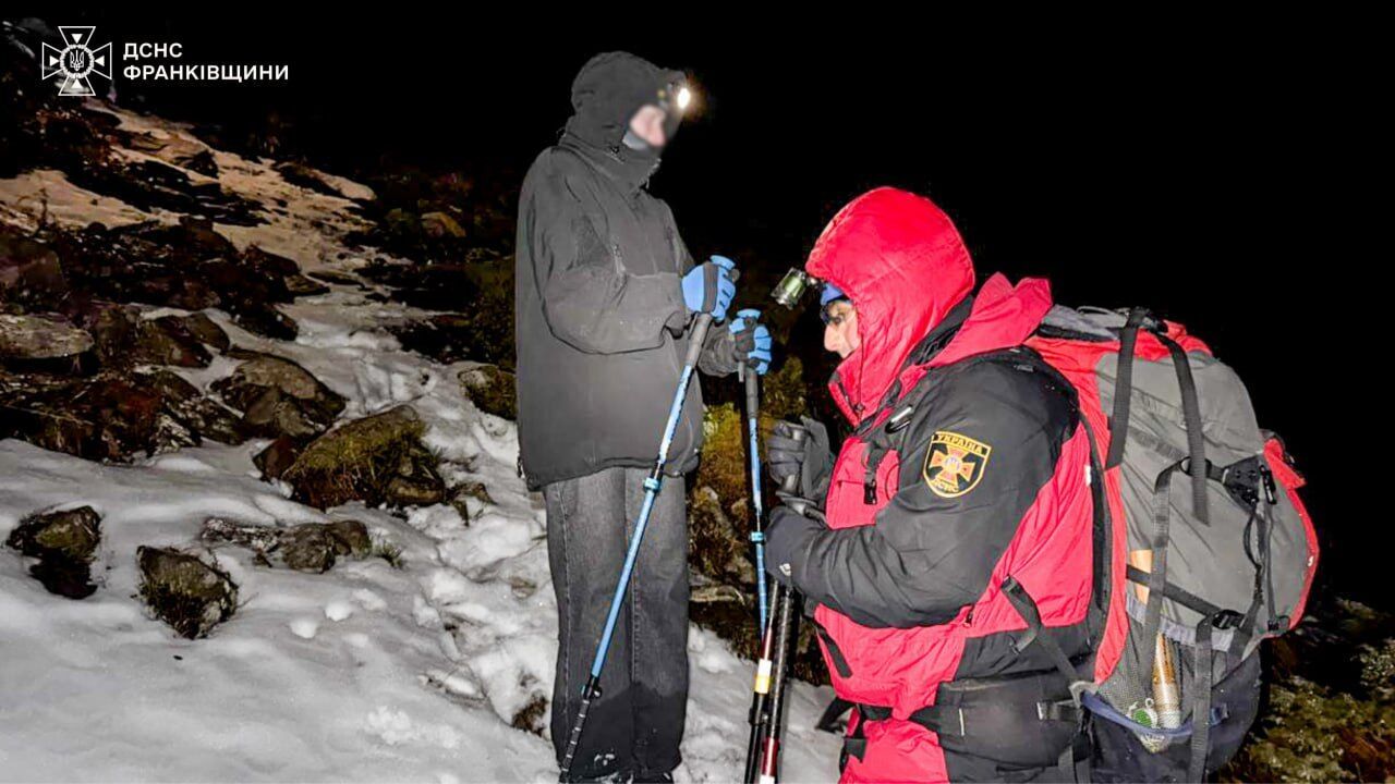 Пошли на зимнюю Говерлу и заблудились: на Ивано-Франковщине горные спасатели разыскали туристов из Киева. Фото