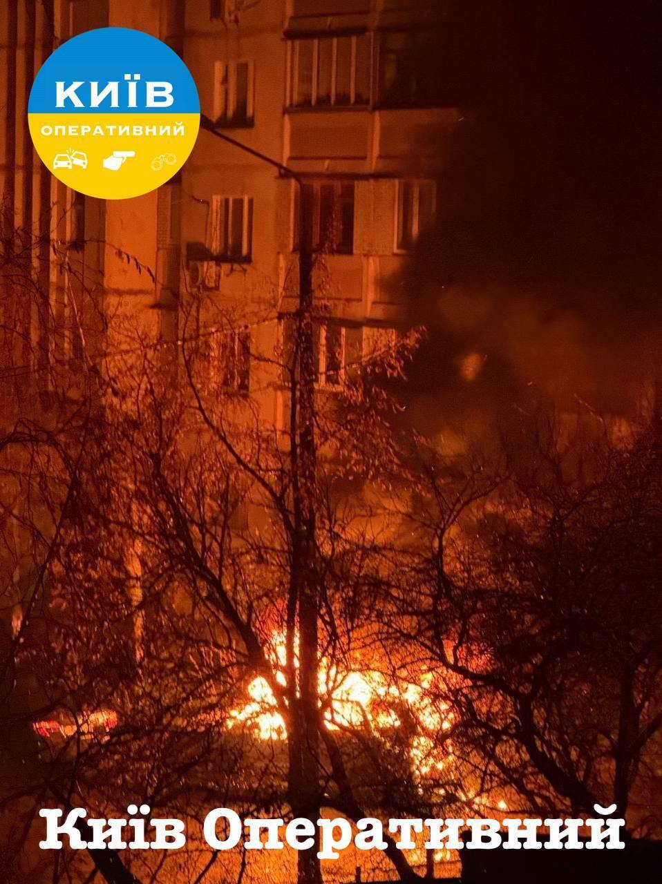 У Києві на Троєщині вибухнув і згорів автомобіль: що відомо. Відео