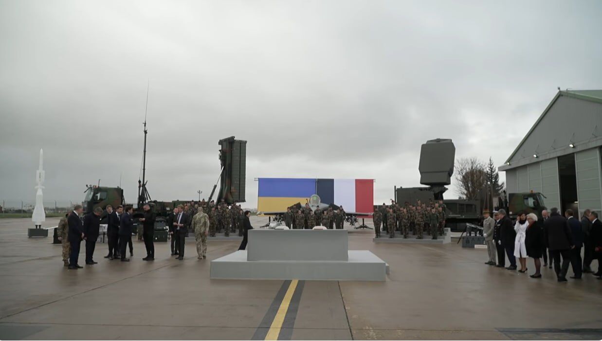 Бойові літаки, ракети і ППО: Україна і Франція підписали історичну угоду.  Що передбачає