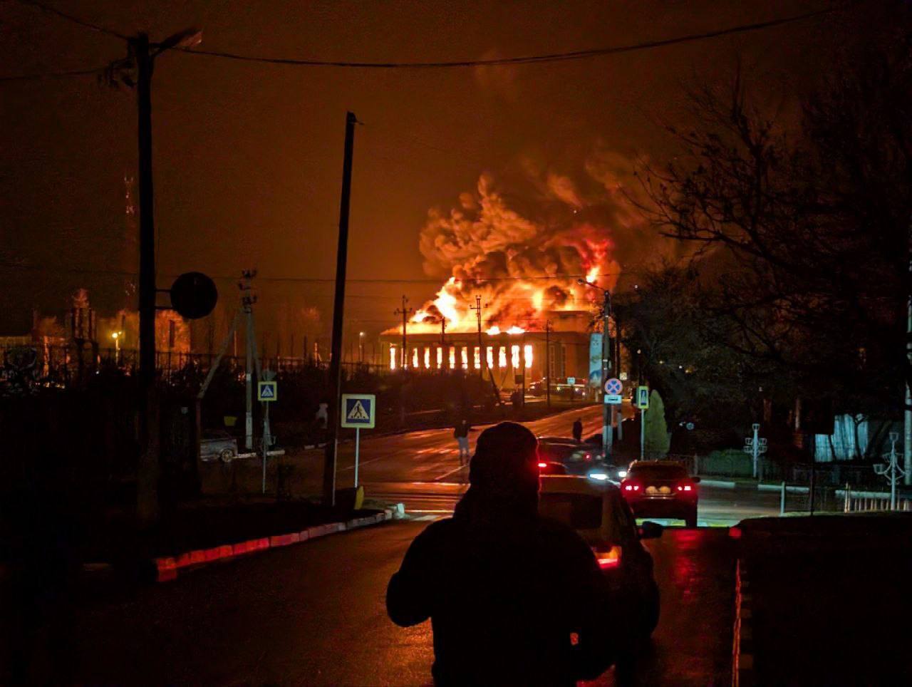 На Бєлгородщині російська ППО поцілила у торгівельний центр. Фото й відео