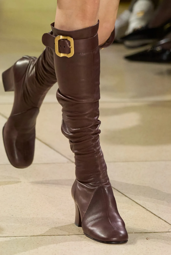 Від чобіт-лоферів до епатажного принта: яке зимове взуття буде в тренді цього року