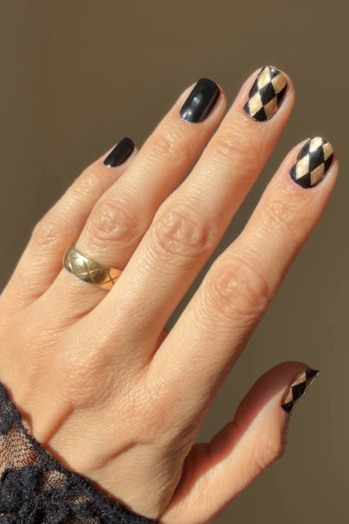 7 ідей стильного манікюру для тих, кому набридли нюд й одноколірне покриття