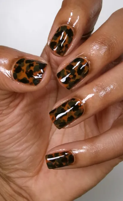 7 ідей стильного манікюру для тих, кому набридли нюд й одноколірне покриття