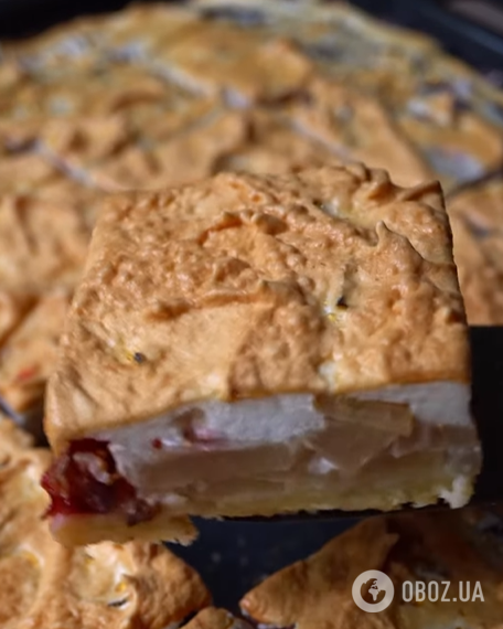 Просто тане у роті: як приготувати пухкий пиріг з грушами та сливами до чаю