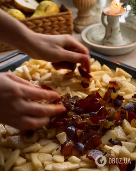 Просто тане у роті: як приготувати пухкий пиріг з грушами та сливами до чаю