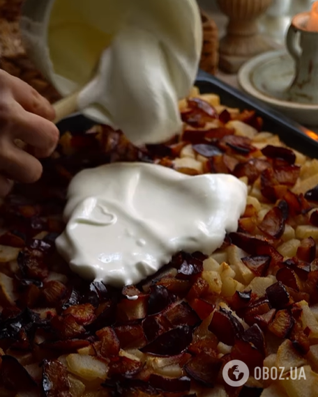 Просто тане у роті: як приготувати пухкий пиріг з грушами та сливами до чаю