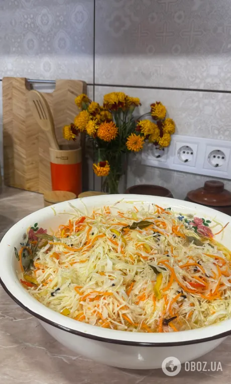 Хрустка капуста, маринована гарячим способом: чудово зберігається в холодильнику