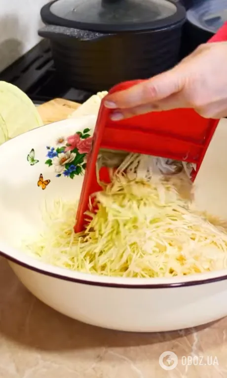 Хрустка капуста, маринована гарячим способом: чудово зберігається в холодильнику