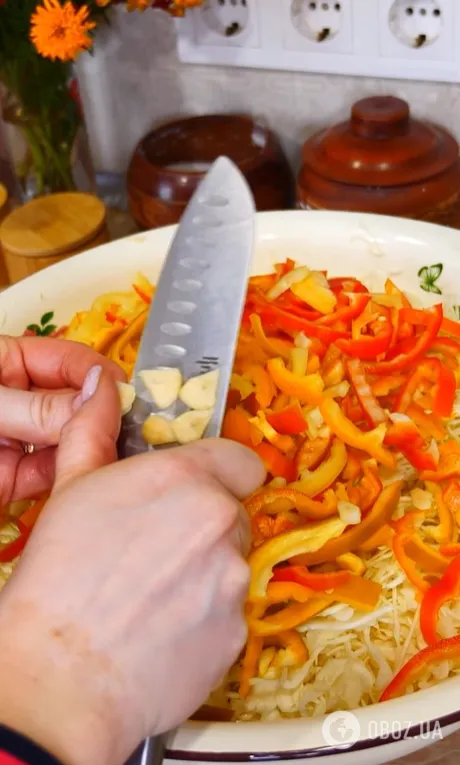 Хрустка капуста, маринована гарячим способом: чудово зберігається в холодильнику