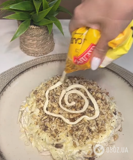 Салат "Тифани" для новогоднего стола: с виноградом и куриным филе