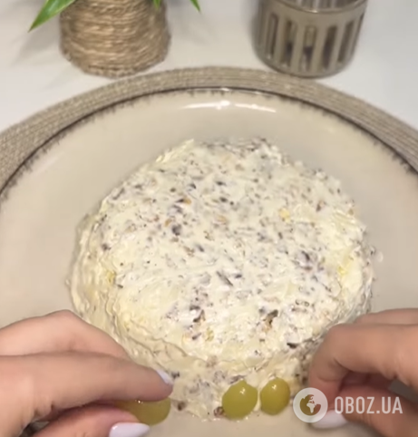 Салат "Тифани" для новогоднего стола: с виноградом и куриным филе