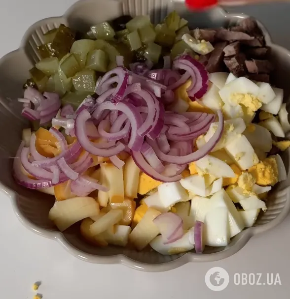 Сытный салат из языка для праздничного стола: самый простой рецепт вкусного блюда