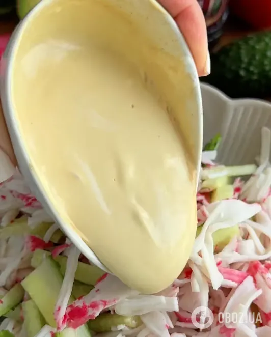 На вкус как суши: вкусный крабовый салат из двух ингредиентов для праздничного стола
