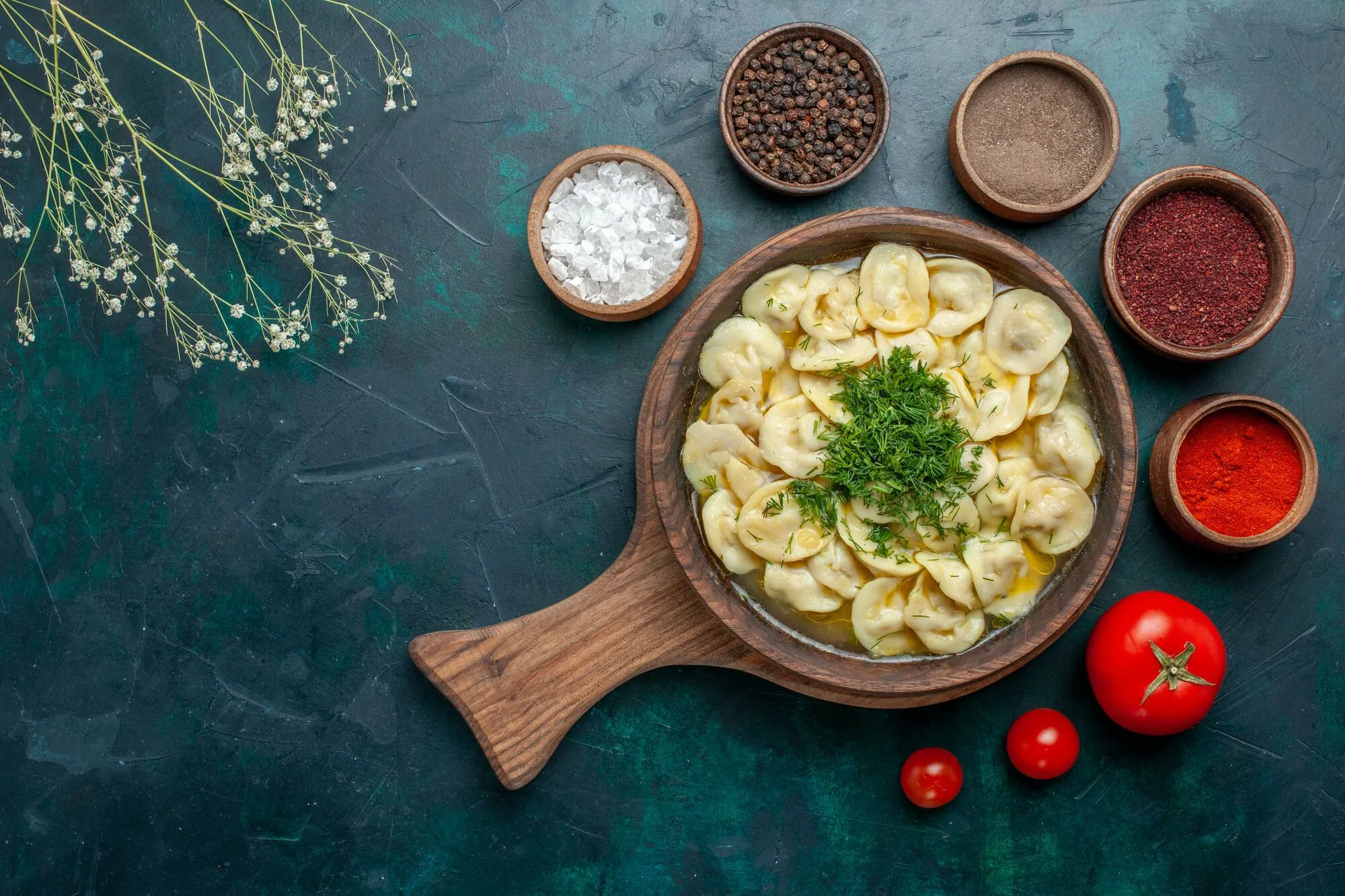 Що додати в тісто на пельмені, щоб воно було мʼяким: всього декілька простих інгредієнтів