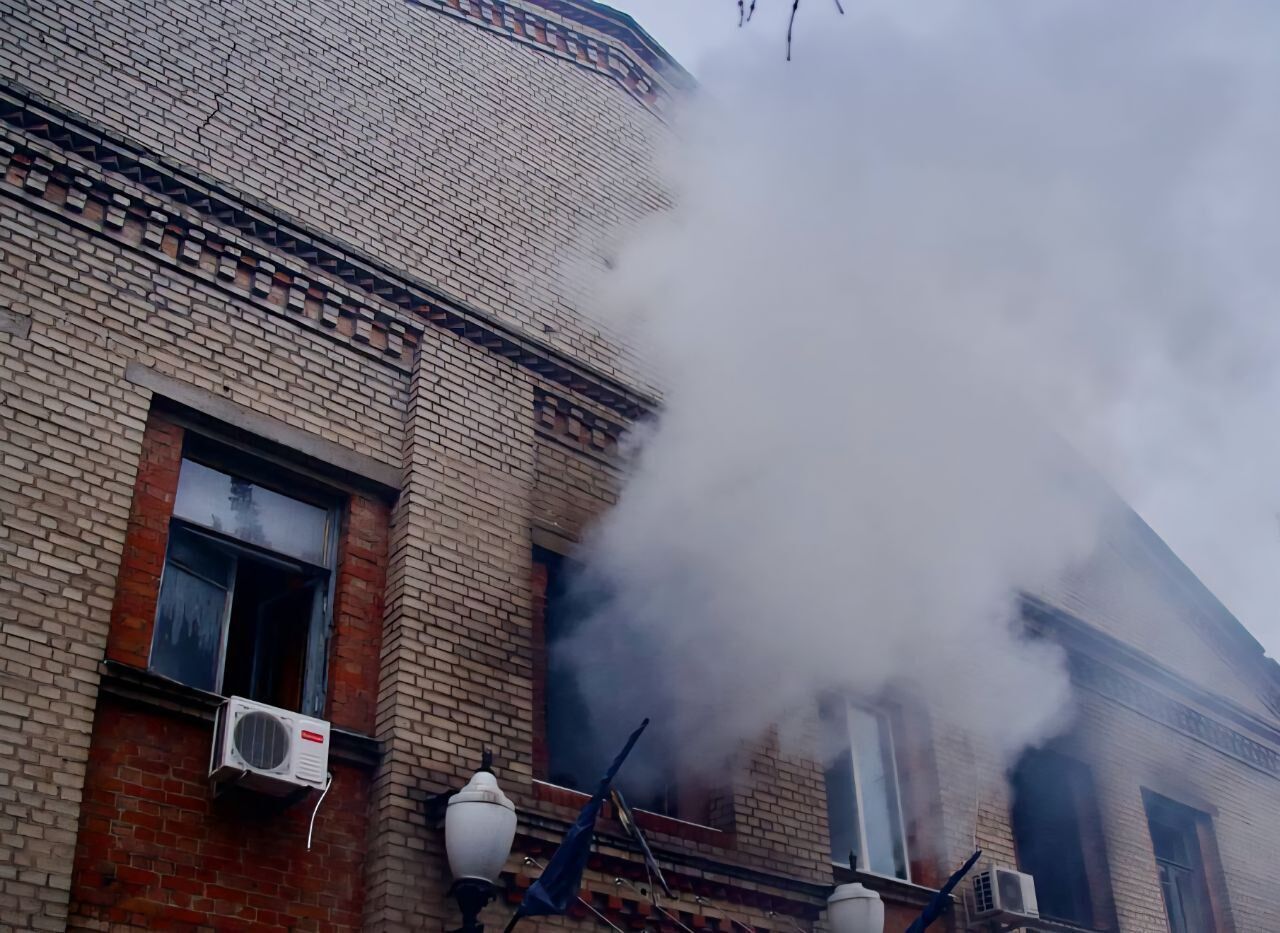 "Наряджали ялинку, а тепер ми втратили все": у Дніпрі розповіли про наслідки російської атаки. Відео