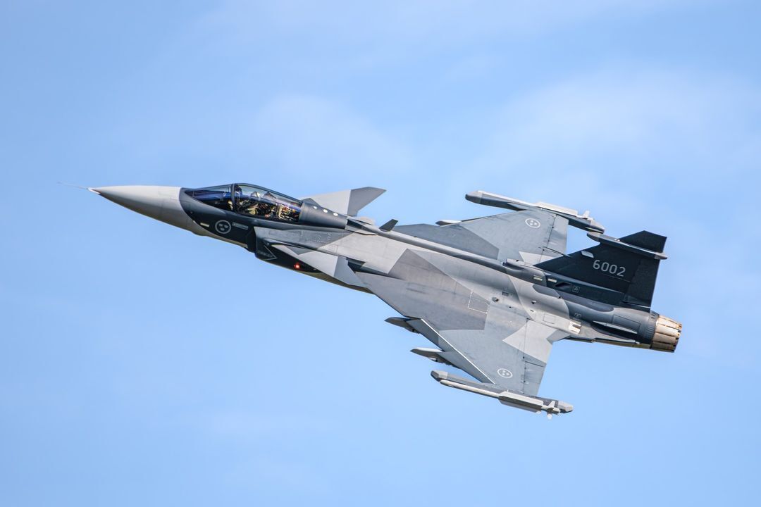 У Defence Express порівняли винищувачі Gripen і Rafale, які має отримати Україна: який кращий