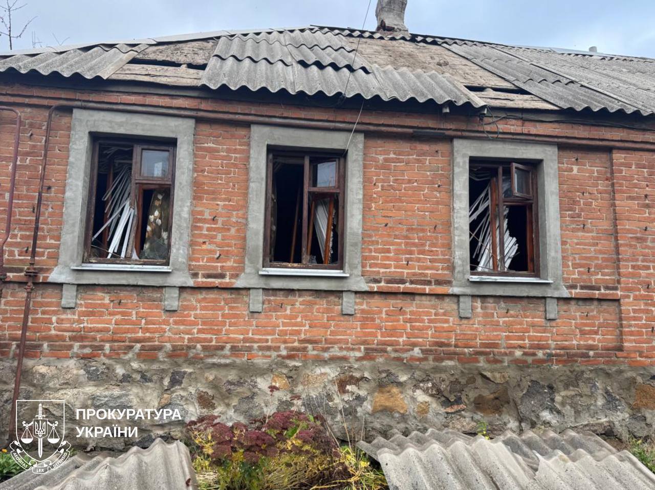 Росія завдала ракетних ударів по Берестину на Харківщині: загинула 17-річна, є багато поранених. Фото