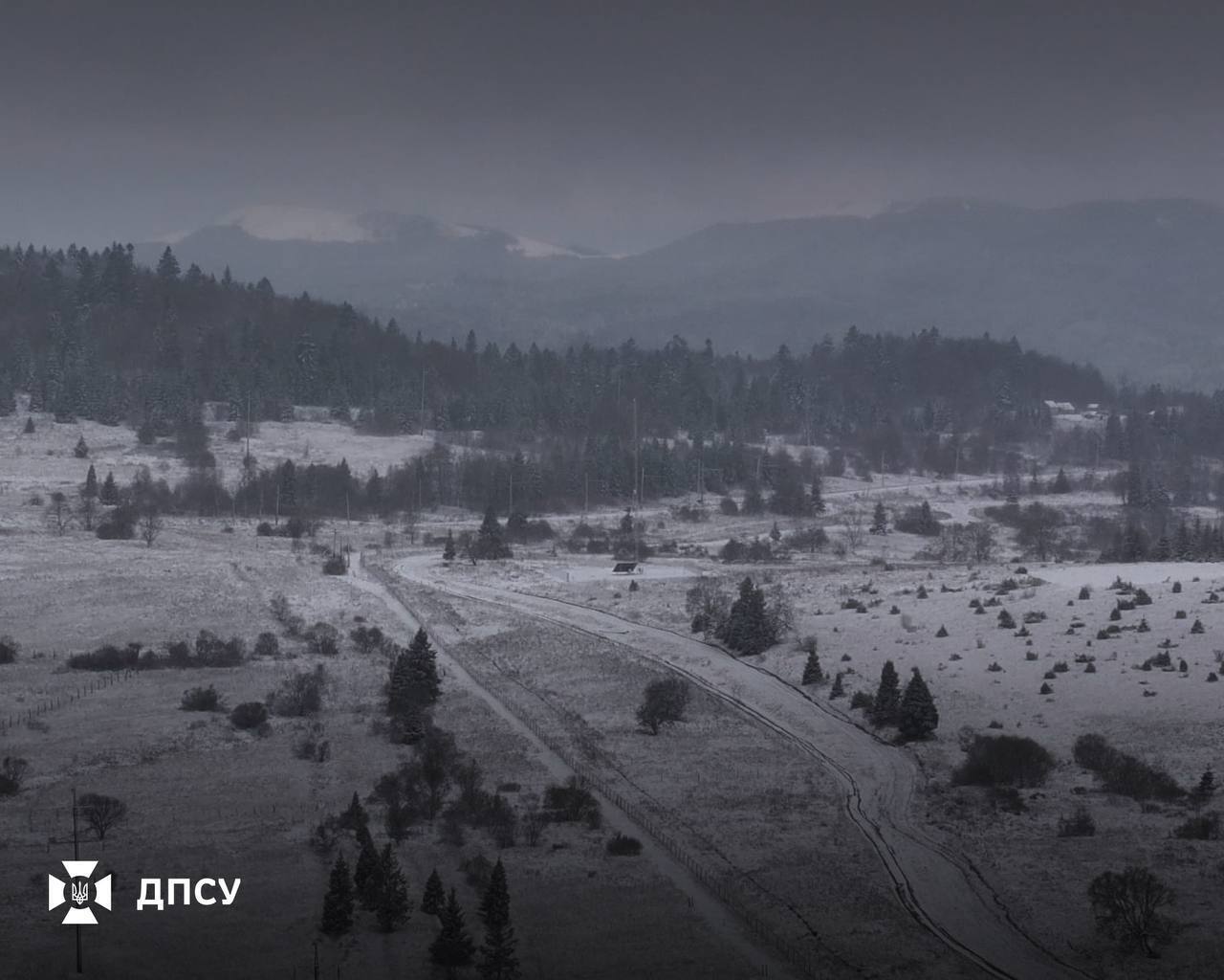 Во Львове и области ночью пошел снег: появились кадры "первого дыхания зимы". Фото и видео