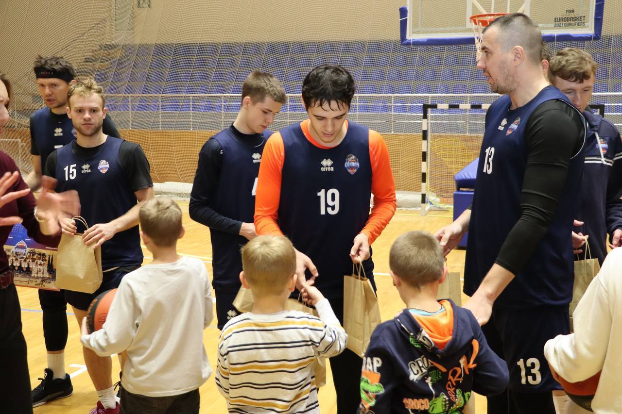 Корпорация "Здоровье" и "Харьковские Соколы" провели благотворительное мероприятие для детей украинских Героев