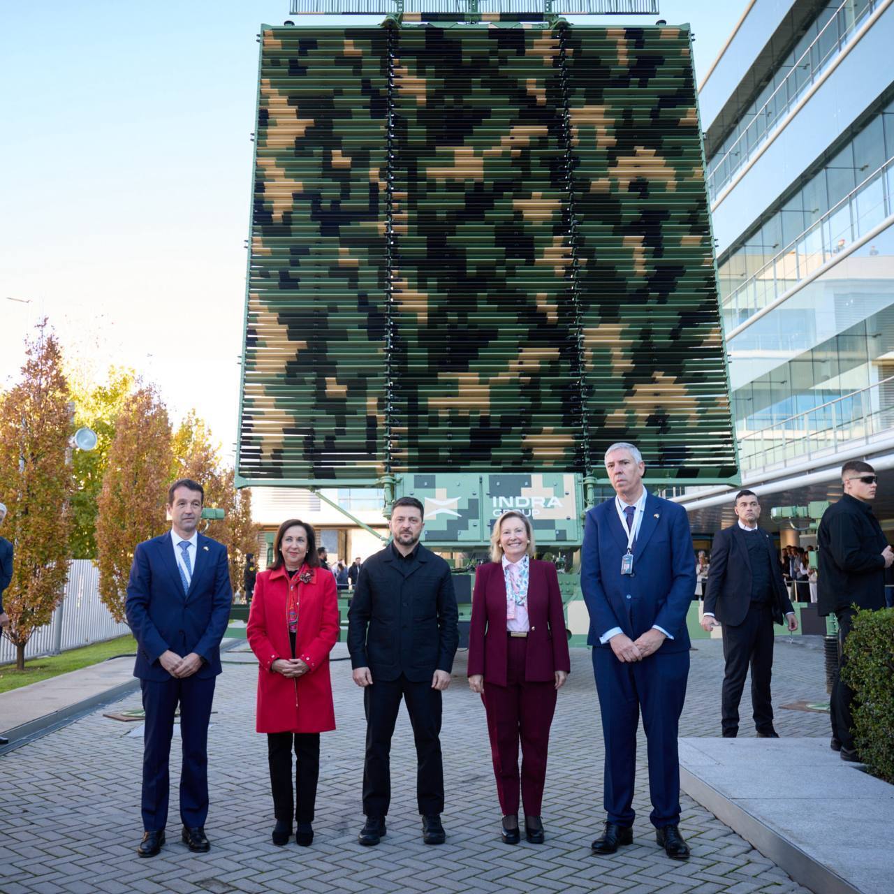 Ситуація на фронті, посилення ППО й енергетика: Зеленський прибув з візитом до Іспанії і провів низку зустрічей. Фото й відео