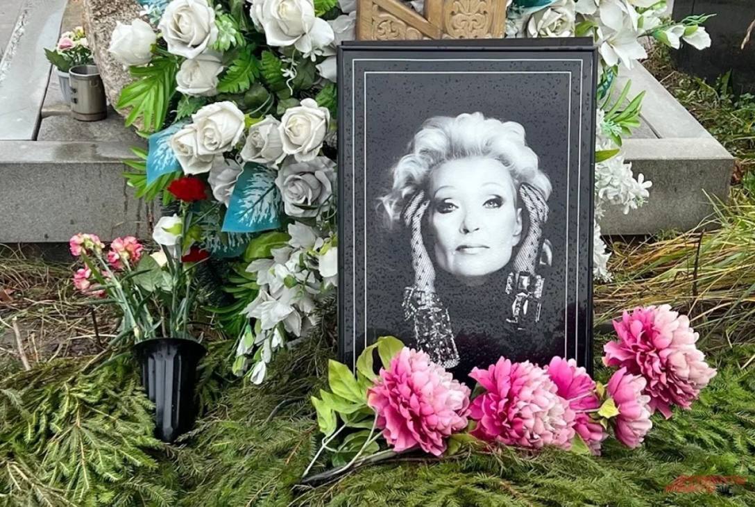 Ни цветов, ни посетителей: в России забросили могилу украинской звезды "Бриллиантовой руки" Светланы Светличной спустя год после смерти