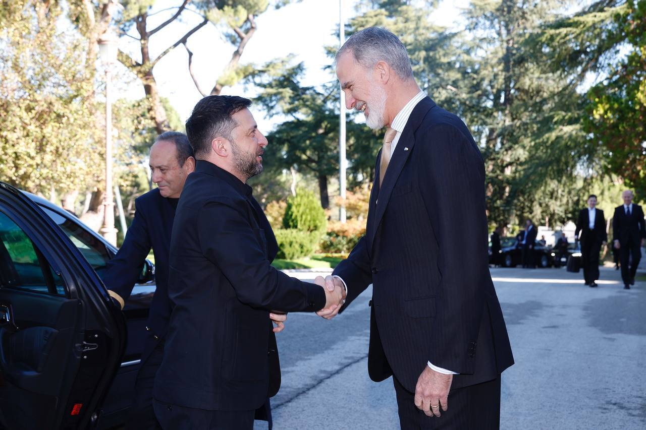 Ситуація на фронті, посилення ППО й енергетика: Зеленський прибув з візитом до Іспанії і провів низку зустрічей. Фото й відео