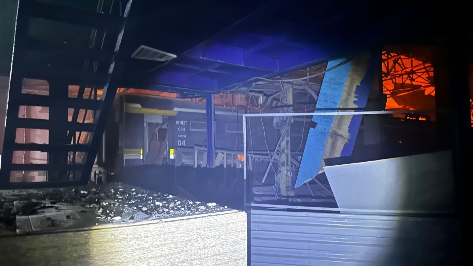 Росіяни поцілили в приміський вокзал в Дніпрі